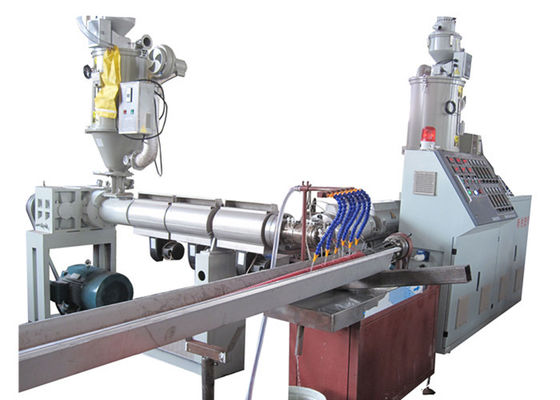 flexibles gewundenes Schlauch-Kunststoffrohr 380V 10T, das Maschine herstellt