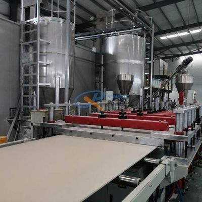 1220mm 30mm Plastik-Wpc Schaum-Brett PVCs, das Maschine herstellt