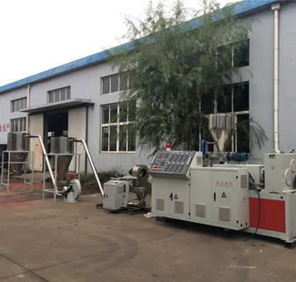 Die Wiederverwertung 150KW vergeuden das Plastikkörnchen, das Maschine herstellt